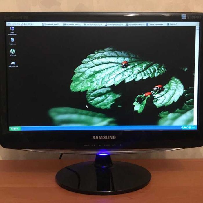 Монитор Samsung широкоформатный