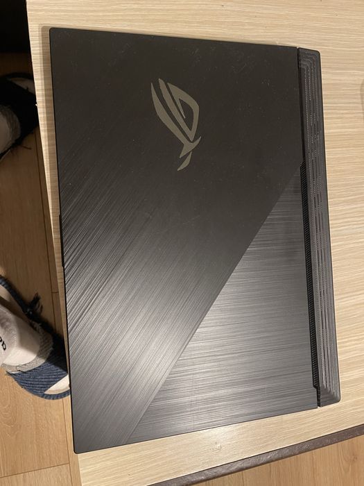 Schimb/Vand Asus Rog Strix