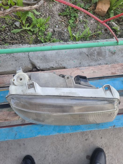 Фара Ауди Б4 правая орегинал