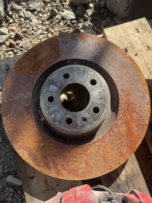 предните спирачни дискове с апарати на Audi A6 C7 3.0 BiTDI