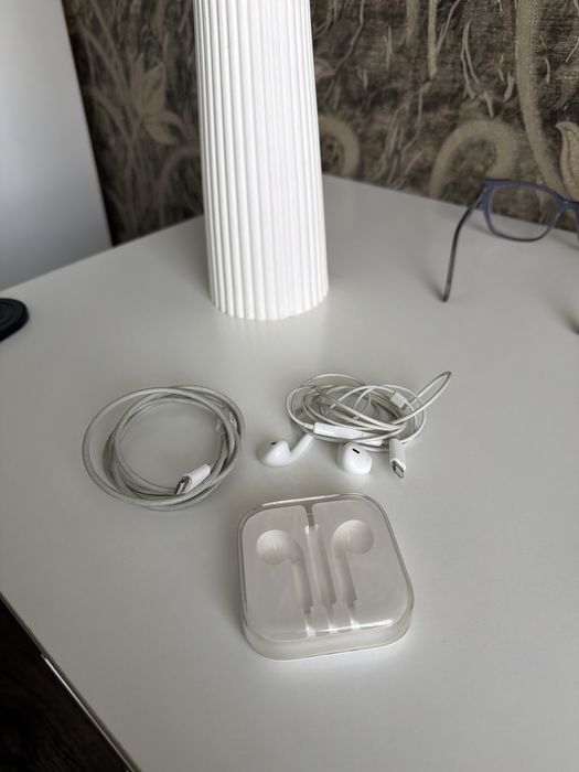 Наушники EarPods lighting и кабель