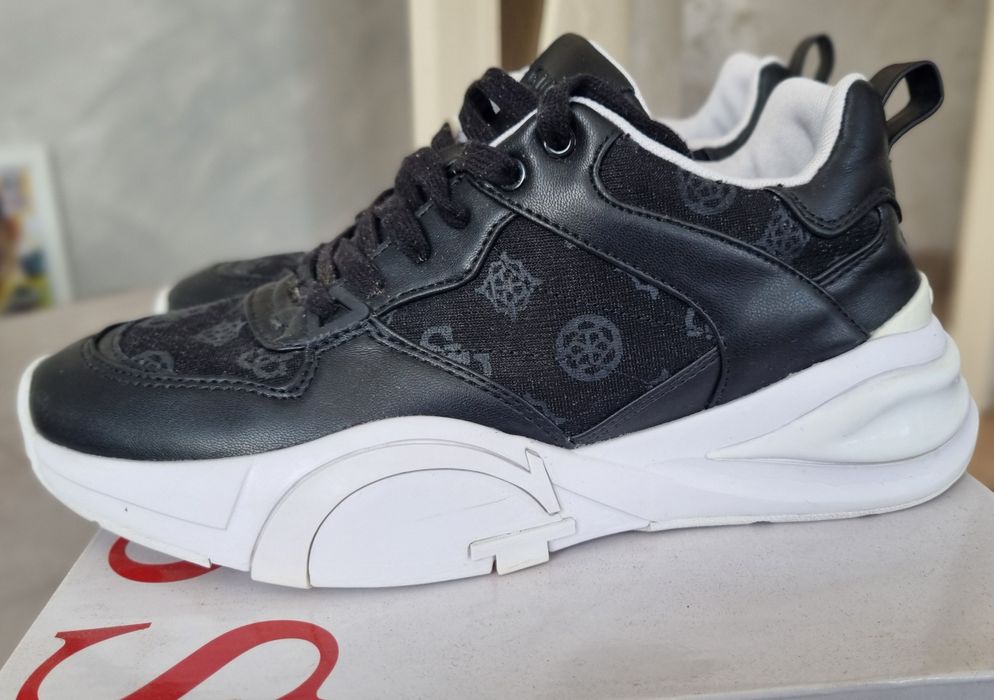 Дамски обувки GUESS