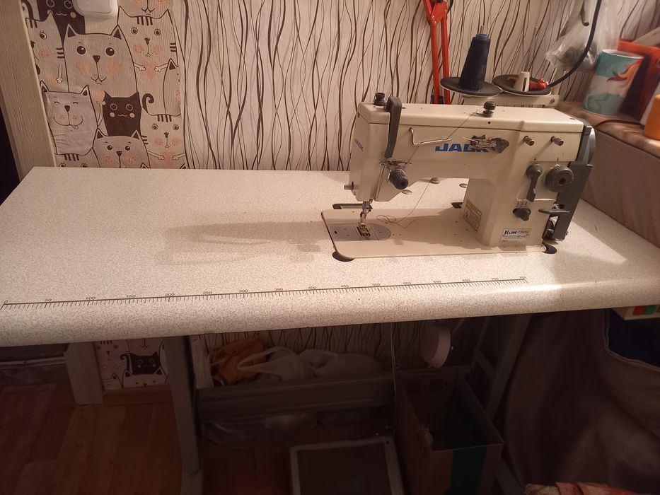 Продам швейную  машину.