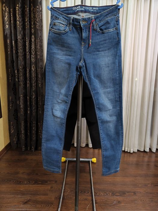 Женские джинсы бренда Collins