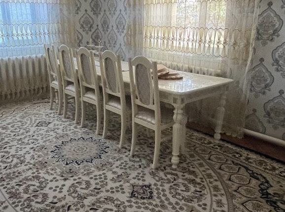 Стол и стулья продается