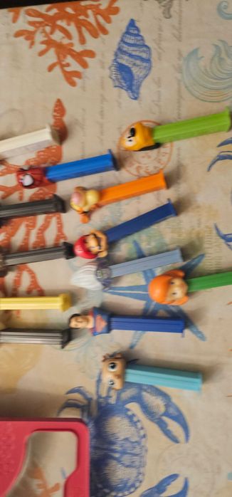 dispenser bomboane pez cutie