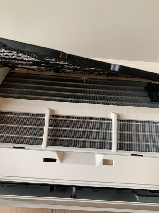 Стенен климатик Fujitsu.