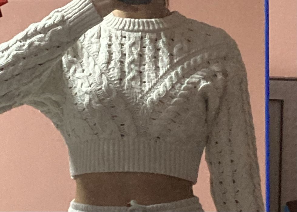 Бяла къса зимна блуза