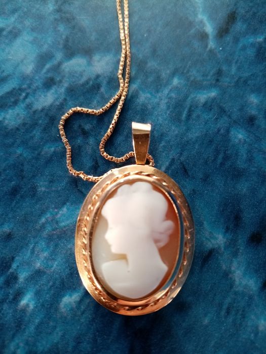 Set vintage:inel, lanț și medalion camee, aur Suedia 18 karate