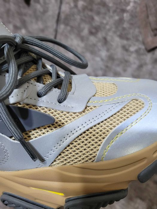 Крутые кроссовки со скидкой 60%