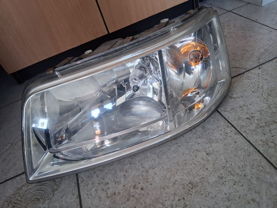 Far stanga cu Halogen VW T5 de Europa 2008