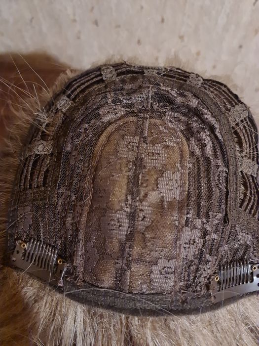 Полупарик с длинной чёлкой.