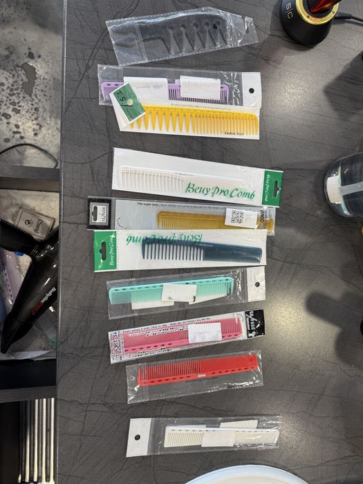 Vand foarfeca frizerie si pelerine