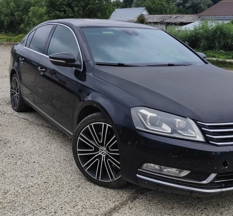 Usa spate Passat B7 LC9X