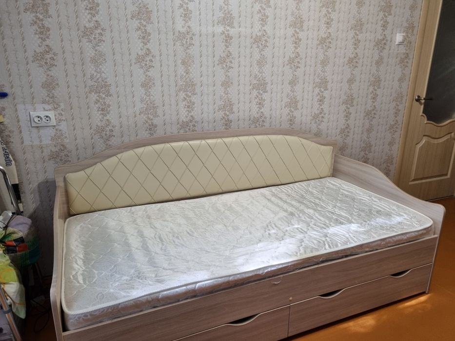 Кровать полуторка