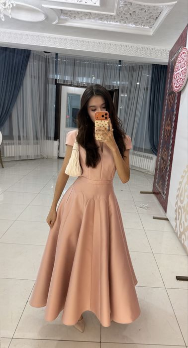 Розовое нежное платье