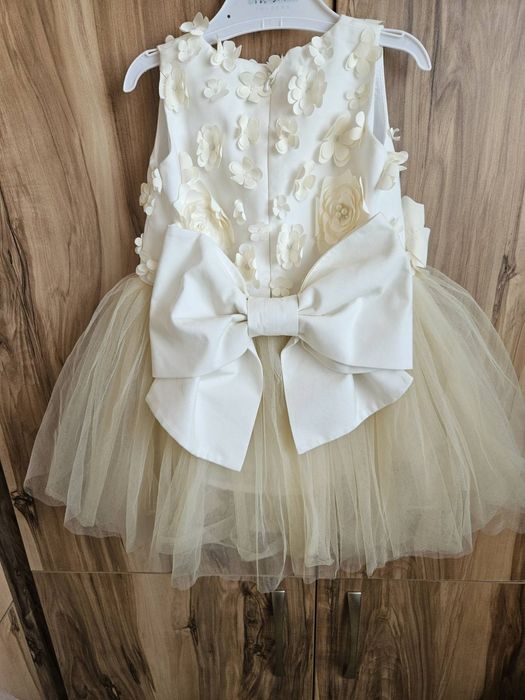 Продавам рокли за повод