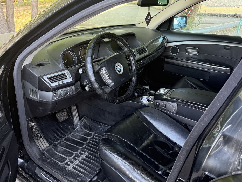 BMW 735i 2002 года