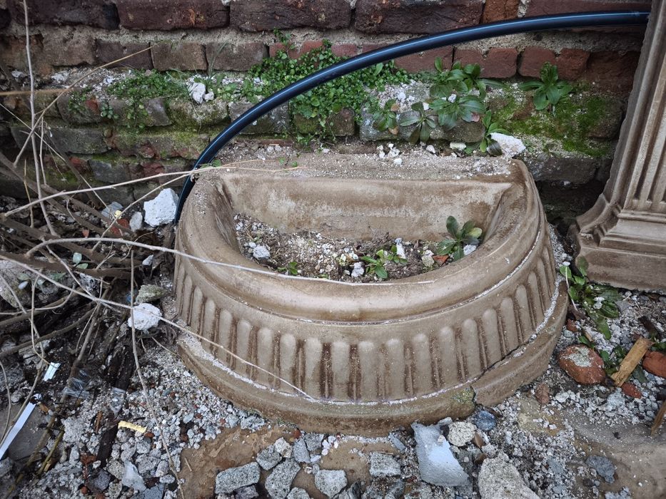 Градинска чешма Римски стил