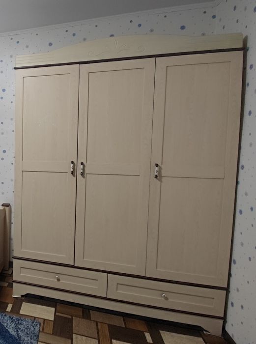 Продам 2 шкафа, большой 20 тыс, маленький за 10 тыс тг,