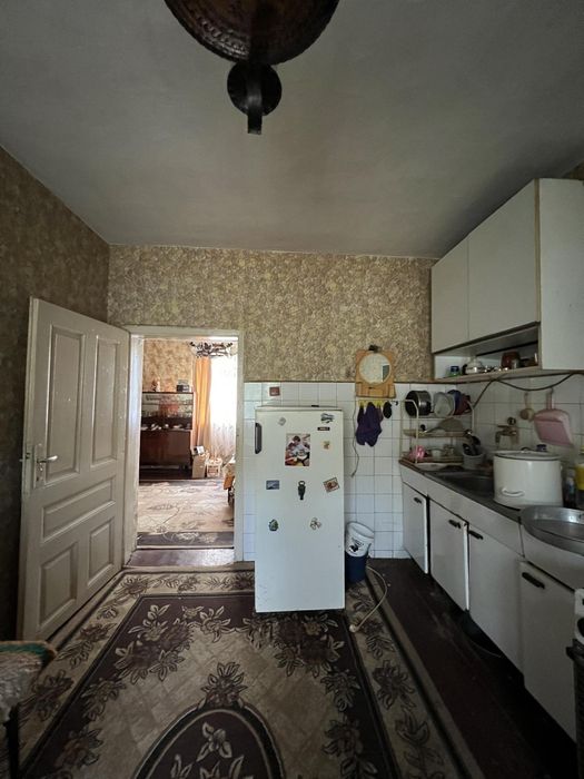 Къща с дворно място