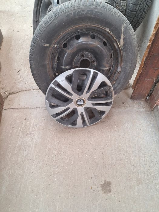 4 roți complete pt dacia cu amvelope de iarnă