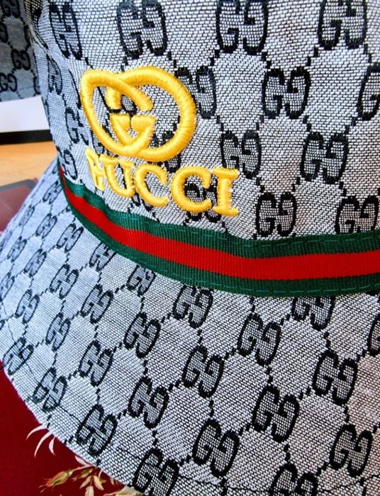 Palarii unisex logo brodat,marime universala, saculet, etichetă