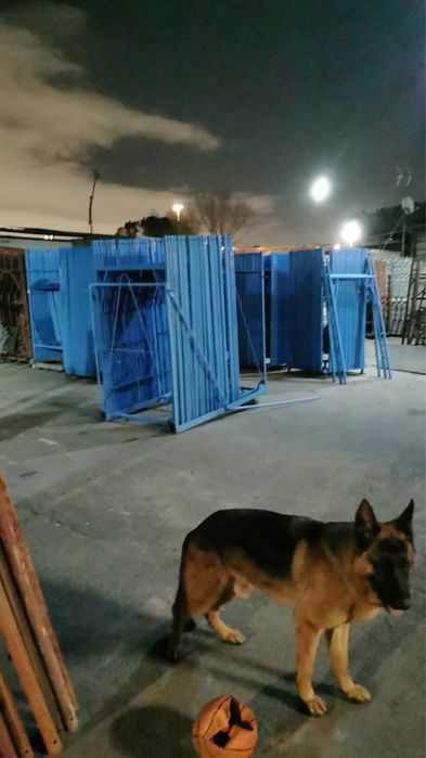 Фасадно скеле италианско рециклирано като ново