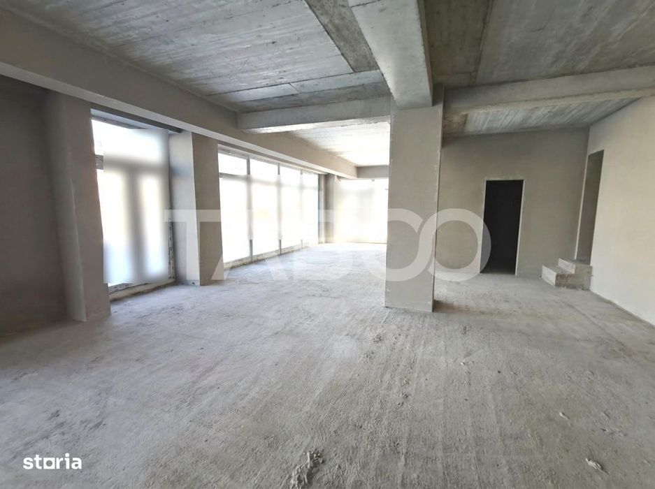 Spatiu comercial 84 mp cu vitrina si 4 locuri de parcare de inchiriat