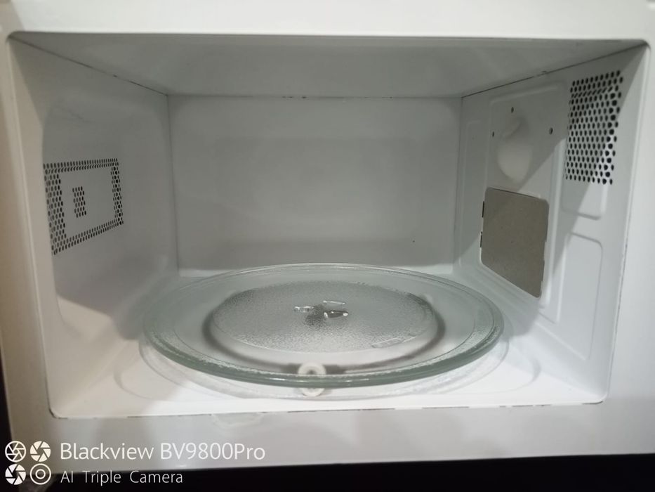 Микроволновка Elenberg.