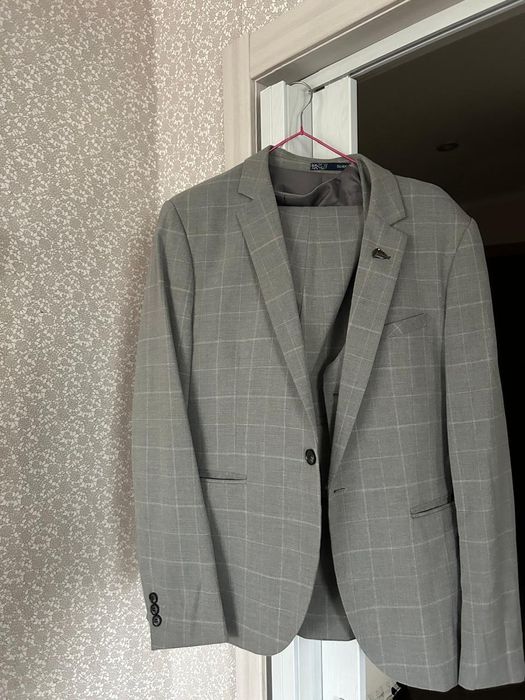 Костюмы тройка.б/у