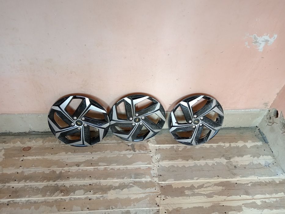 14 колпак сотилади