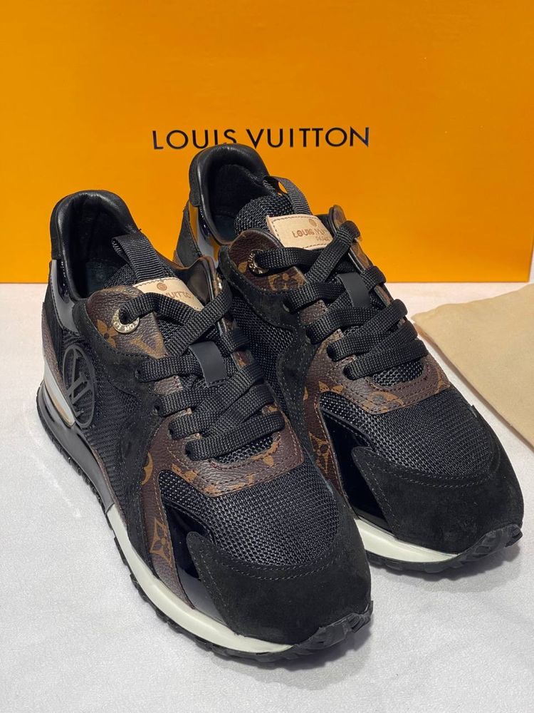 bypass Necklet commentator Adidasi Louis Vuitton dama 36-40 Piele naturală-poze reale 100% cutie  Bucuresti Sectorul 5 • OLX.ro