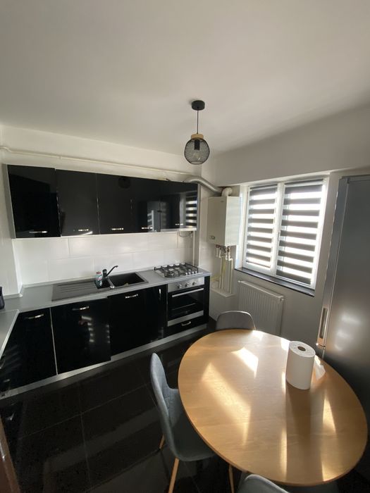 Inchiriez apartament