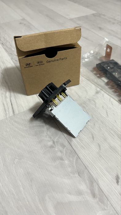 Реостат печки и блок предохранителей