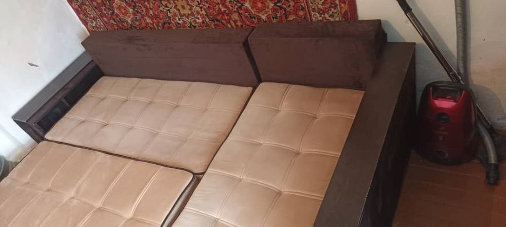 Продаётся диван в хорошем состоянии