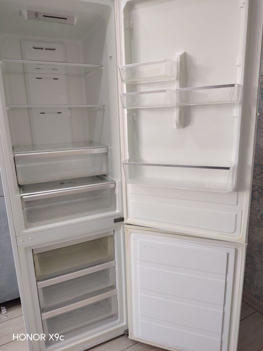 Холодильник Midea HD-400RWEN