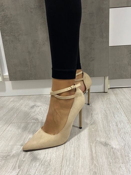 Обувки на висок ток