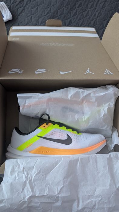 Nike Air Winflo 10 white/black-volt-lazer orange