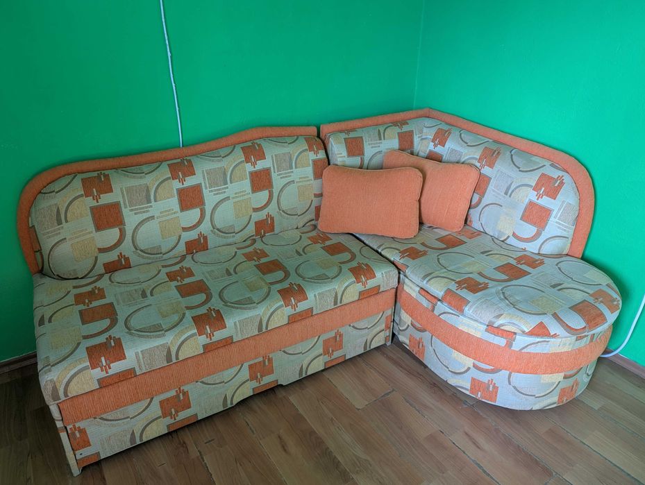 Компактен рзтегателен ъглов диван