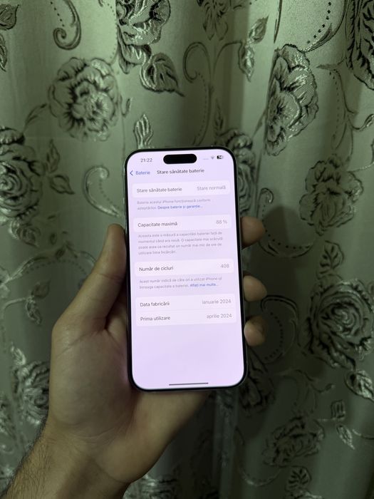 Se vinde iPhone 15 PRO alb 256 GB bateria 88%