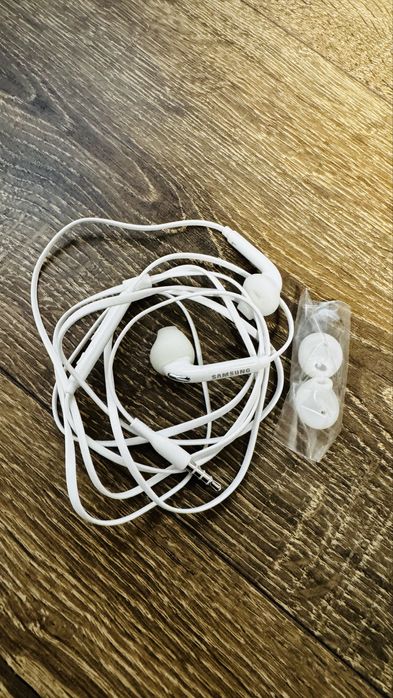 Casti Samsung cu fir