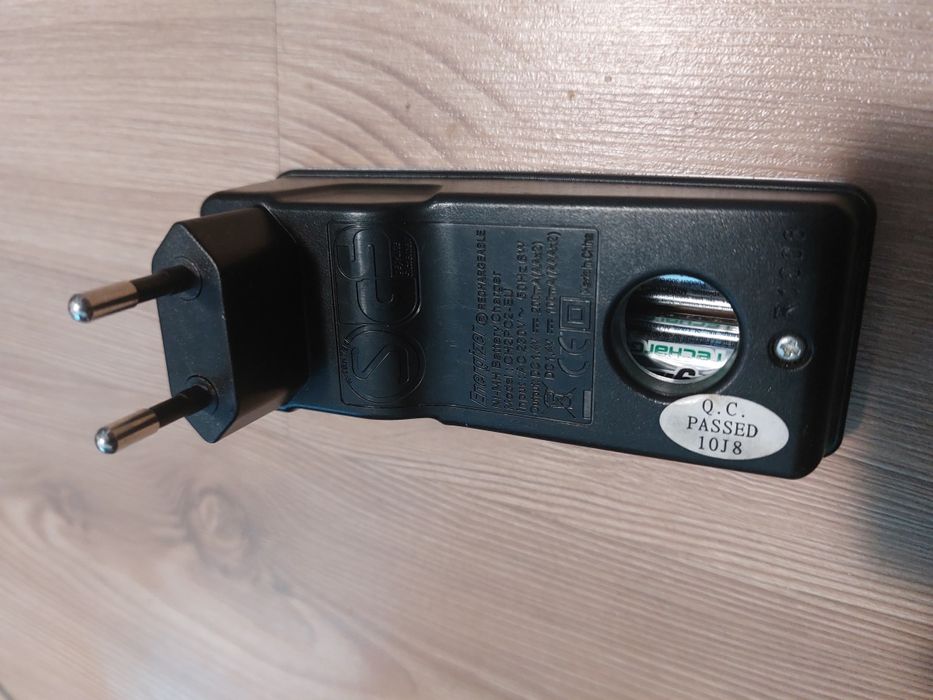 Încărcător Energizer Mini Charger + 2 Baterii Reîncărcabile AA/AAA