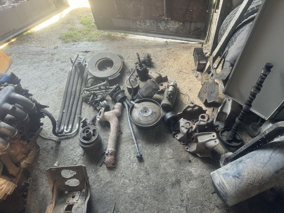 Запчасть от зил газ газель волга. Насчет цены узновайте.