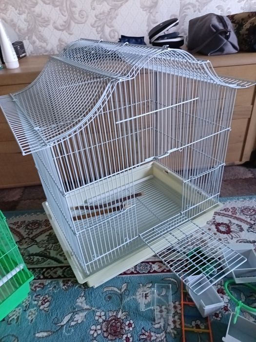 Продам 2 клетки для попугаев