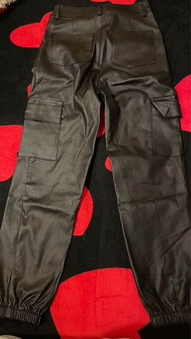 Blugi din piele , noi (fara eticheta )