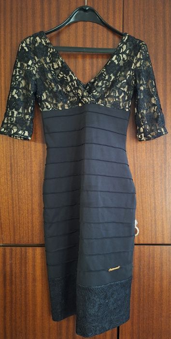 Вечерна рокля с златисти еленти