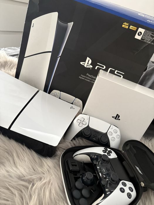 Vând Consolă PlayStation 5 Digital Edition (PS5) Slim, capacitate 1TB, cumpărată în 2025.