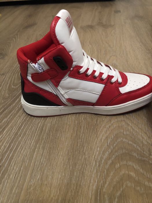 Нови кецове Replay