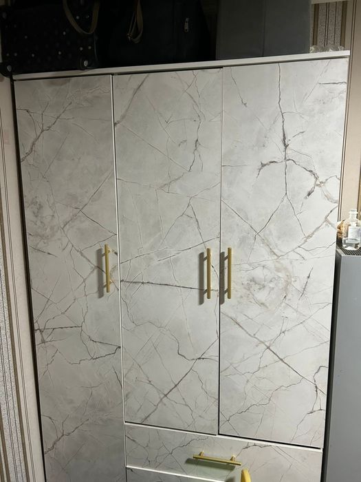 Продаётся шкаф со стулом